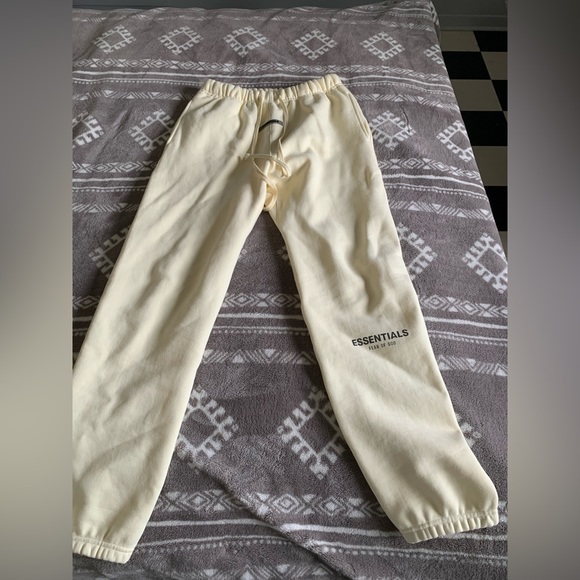 Essentials joggers - Picture 2 of 3